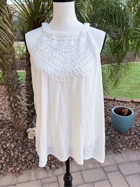 Above and Beyond Women’s White Lace Yoke Halter Tank Top - Size XL